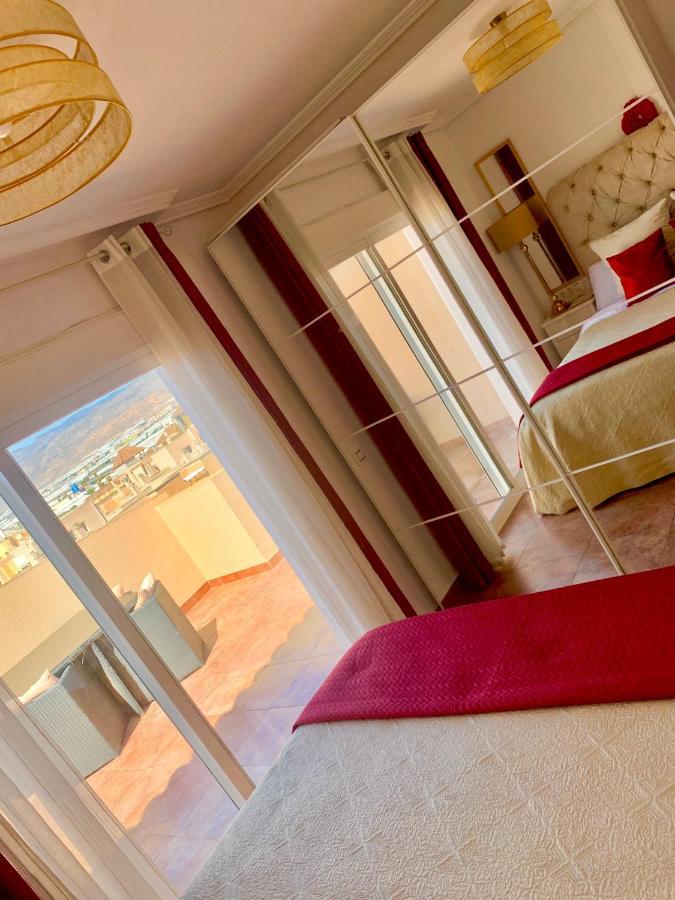 ÁTICO DELUXE entre CENTRO y PLAYA Salinas con TERRAZA, WIFI, PISCINA climatizada, GYM, SAUNA y GARAJE -Smart TV Roquetas de Mar Exterior foto