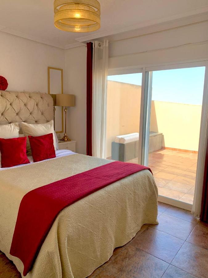 ÁTICO DELUXE entre CENTRO y PLAYA Salinas con TERRAZA, WIFI, PISCINA climatizada, GYM, SAUNA y GARAJE -Smart TV Roquetas de Mar Exterior foto