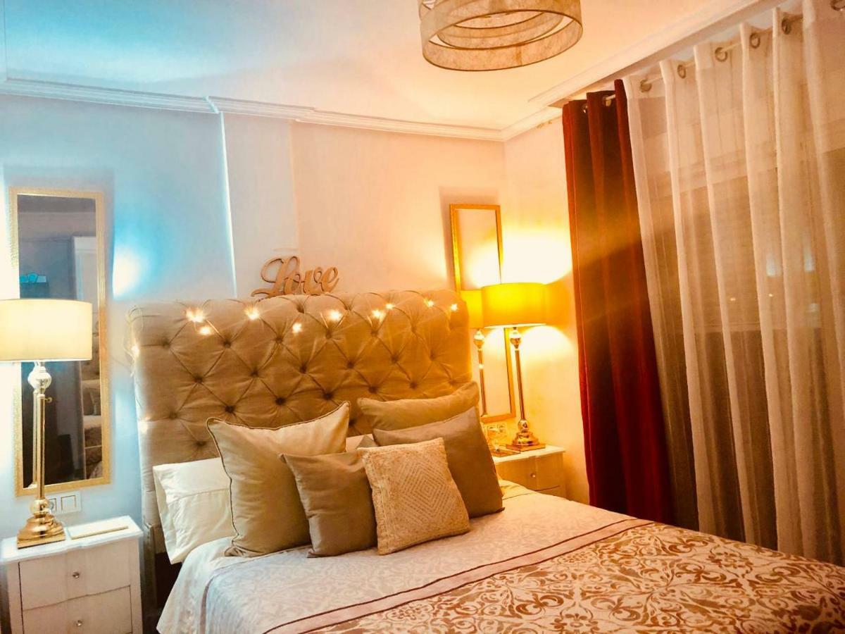 ÁTICO DELUXE entre CENTRO y PLAYA Salinas con TERRAZA, WIFI, PISCINA climatizada, GYM, SAUNA y GARAJE -Smart TV Roquetas de Mar Exterior foto