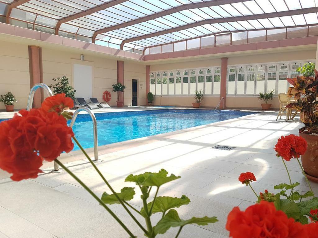 ÁTICO DELUXE entre CENTRO y PLAYA Salinas con TERRAZA, WIFI, PISCINA climatizada, GYM, SAUNA y GARAJE -Smart TV Roquetas de Mar Exterior foto