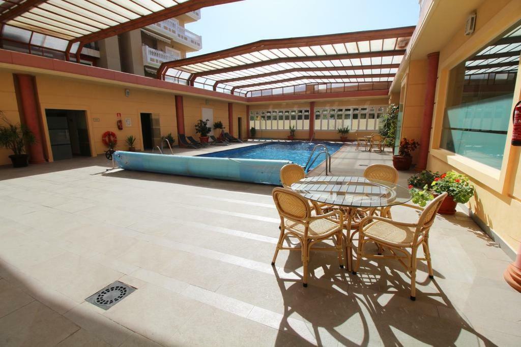ÁTICO DELUXE entre CENTRO y PLAYA Salinas con TERRAZA, WIFI, PISCINA climatizada, GYM, SAUNA y GARAJE -Smart TV Roquetas de Mar Exterior foto
